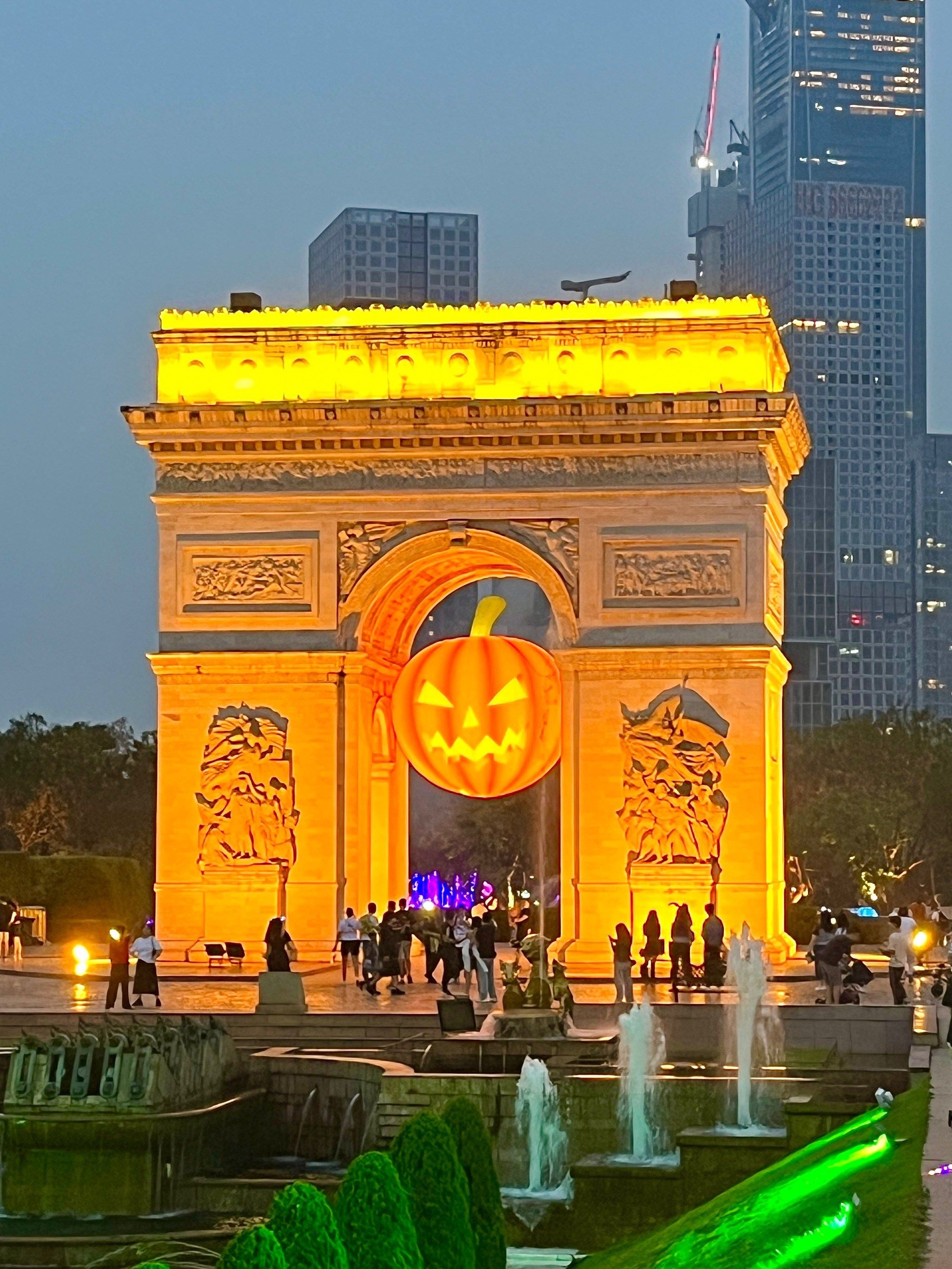 2.深圳市南山区**华侨城**旅游度假区 (季节推荐指数:★★★★☆)