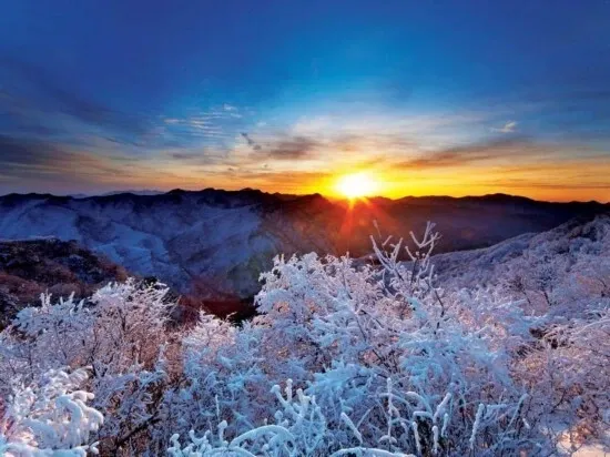 1.巴中市**光雾山**旅游景区 (季节推荐指数:★★★★★)