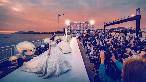 9.三亚市**天涯海角**游览区 (季节推荐指数:★★★☆☆)